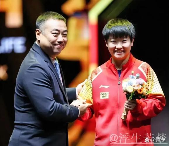 孙颖莎举动引热议,混双夺冠国乒陪练默默等待,刘国梁一语成真 孙颖莎举动引热议,混双夺冠国乒陪练默默等待,刘国梁一语成真